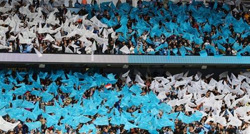 جماهير مانشستر سيتي تزين المدرجات قبل مواجعة ريال مدريد