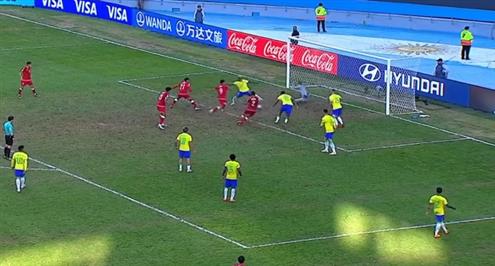 محمود غربال يسجل هدف تونس أمام البرازيل في كأس العالم للشباب
