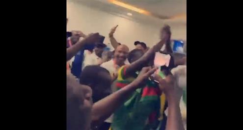 رقص ديانج مع لاعبي مالي بعد التأهل لأمم أفريقيا
