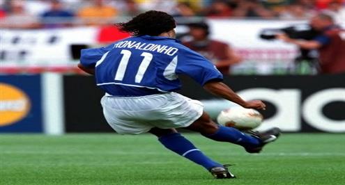 عودة بالذاكرة: هدف لا ينسى من رونالدينهو في كأس العالم