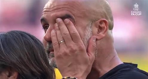 بكاء جوارديولا بعد فوز مانشستر سيتي بكأس الاتحاد الإنجليزي