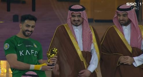 العقيدي يفوز بجائزة أفضل حارس في البطولة العربية