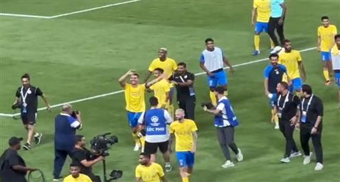 احتفال رونالدو مع جماهير النصر السعودي