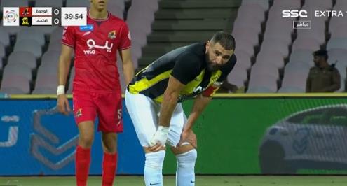 بنزيما يخرج مصابا أمام الوحدة 