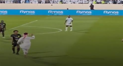 اقتحام المشجعين للملاعب في السعودية عرض مستمر 