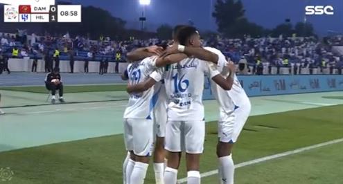 هدف الهلال الأول أمام ضمك (مالكوم)