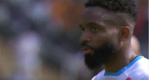 ضربة جزاء ضائعة من سيدريك باكامبو لاعب الكونغو أمام المغرب