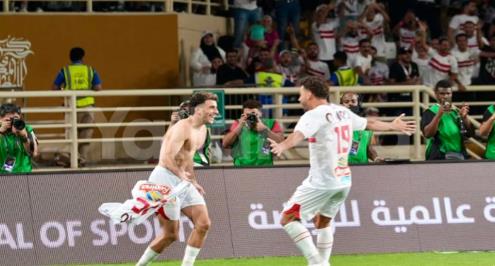 احتفالات لاعبي الزمالك مع الجماهير بعد الفوز على بيراميدز