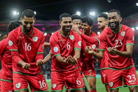 احتفال لاعبي منتخب عمان بالفوز على السعودية والتأهل لنهائي خليجي 26