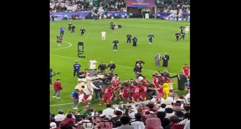 مشادة بين لاعبي قطر وإيران بعد المباراة 