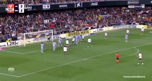 لقطة مثيرة للجدل.. هل حرم الحكم ريال مدريد من هدف أمام فالنسيا؟