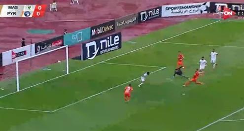 مروان حمدي يهدر هدفا بغرابة في مباراة المصري وبيراميدز