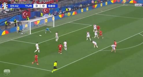 القائم يحرم منتخب تركيا من هدف أمام جورجيا