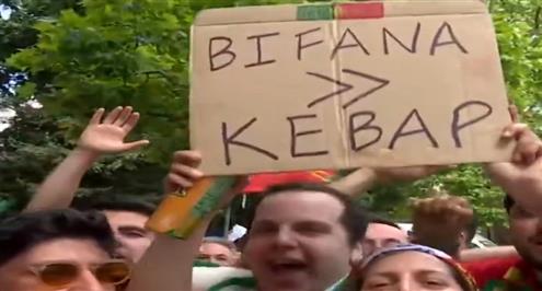 بيفانا أفضل من الكباب.. لافتات جماهير البرتغال قبل مواجهة تركيا