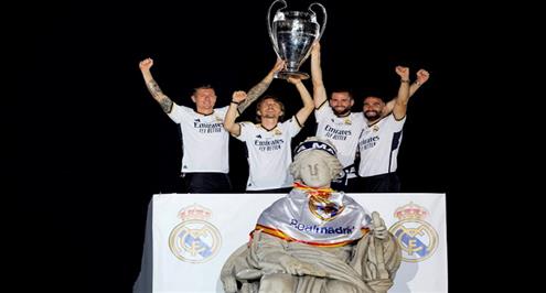 احتفالات لاعبي ريال مدريد مع الجماهير بلقب دوري أبطال أوروبا
