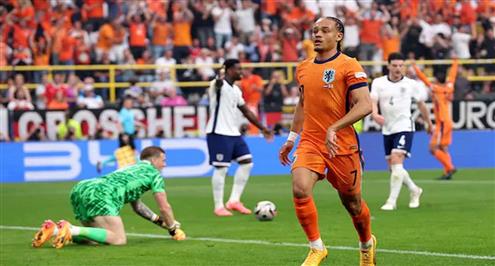 هدف هولندا الأول أمام إنجلترا (تشافي سيمونز)