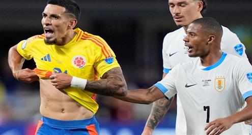 طرد لاعب كولومبيا أمام أوروجواي بعد تدخل عنيف
