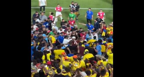 مشاجرات بالأيدي بين جماهير كولومبيا ولاعبي أوروجواي