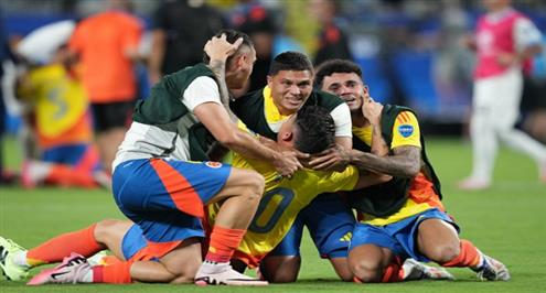 لحظة صافرة النهاية واحتفال لاعبي كولومبيا وحزن لاعبي أوروجواي