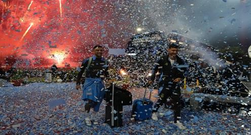 احتفال الجماهير بلاعبي منتخب الأرجنتين بعد الفوز بكوبا أمريكا