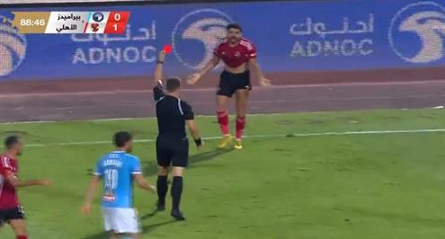 طرد خالد عبد الفتاح بعد كرة مشتركة أمام زلاكا
