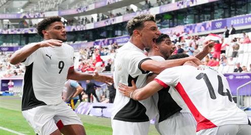 صافرة النهاية واحتفال لاعبي منتخب مصر بعد الفوز أمام اسبانيا