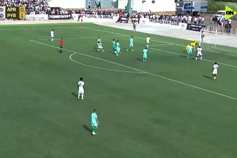 أحمد الشناوي ينقذ مرماه أمام الجيش الرواندي 
