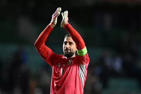 خطأ غريب من دوناروما يكلفه هدفا في مباراة إيطاليا وإستونيا