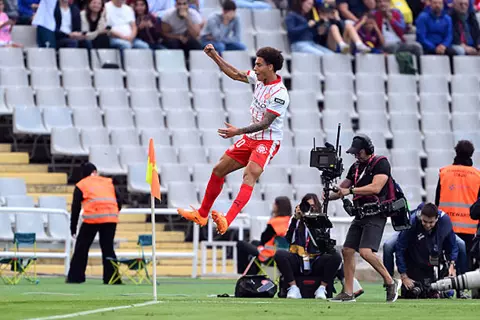 هدف جيرونا الأول أمام برشلونة (أكسل فيتسل)