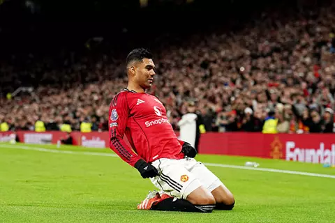 هدف مانشستر يونايتد الثاني أمام برايتون (كاسيميرو)