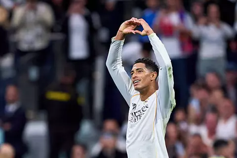 هدف ريال مدريد الثاني أمام برشلونة ( بيلينجهام )