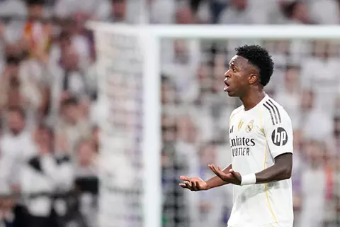 شاهد.. رد فعل فينيسيوس عند تبديله في مباراة ريال مدريد وبرشلونة