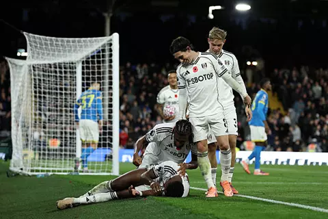 هدف فولهام الثالث أمام وولفرهامبتون (موسكيرا بالخطأ)