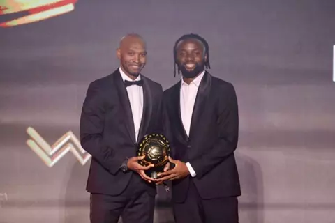 فيستون ماييلي يفوز بجائزة أفضل لاعب داخل قارة أفريقيا عام 2025
