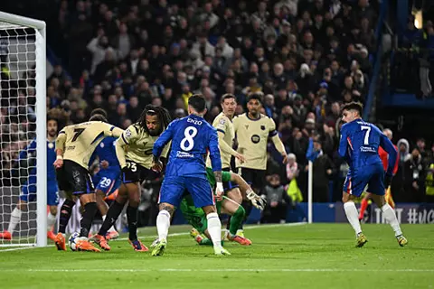 هدف تشيلسي الأول أمام برشلونة (كوندي بالخطأ)