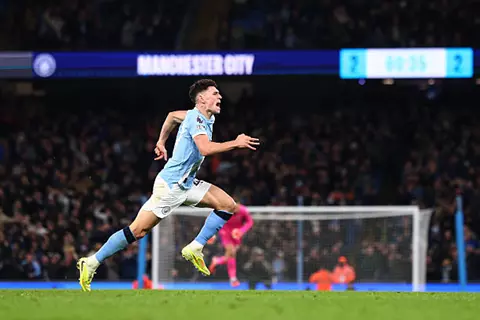 هدف مانشستر سيتي الأول أمام ليدز (فودين)