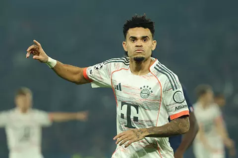 هدف بايرن ميونيخ الثاني أمام باريس سان جيرمان (لويس دياز)