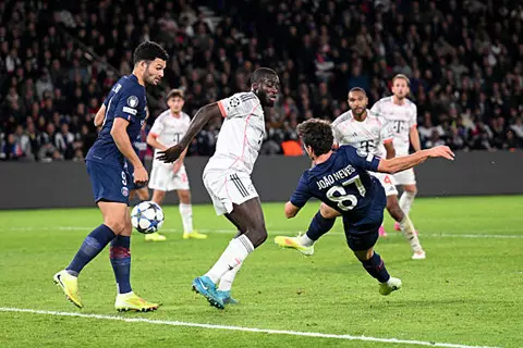 هدف باريس سان جيرمان الأول أمام بارين ميونيخ (جواو نيفيز)