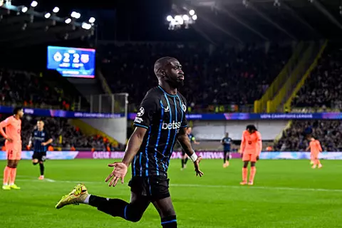 هدف كلوب بروج الثالث أمام برشلونة  (كارلوس فوربس)