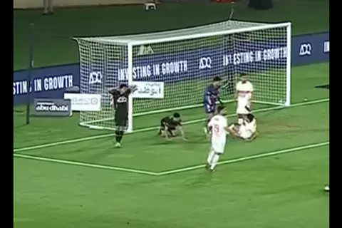 تصدي رائع لمحمد عواد أمام بيراميدز 