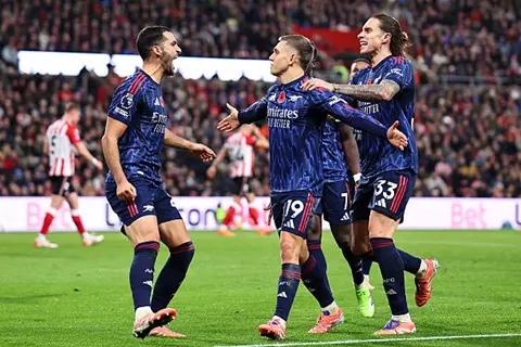 تسديدة صاروخية.. هدف أرسنال الثاني أمام سندرلاند (لياندرو تروسار)