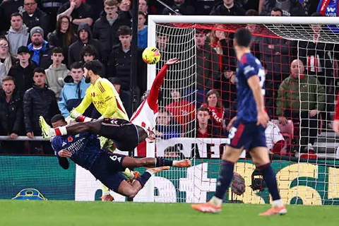 هدف سندرلاند القاتل أمام أرسنال (بريان بروبي)