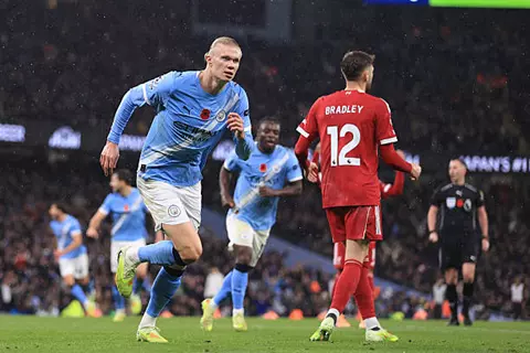 هدف مانشستر سيتي الأول أمام ليفربول (هالاند)