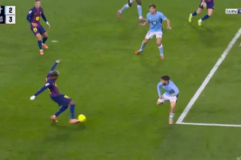 هدف برشلونة الثالث أمام سيلتا فيجو (لامين يامال)