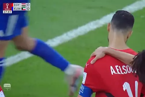 عمرو السولية يهدر ركلة جزاء أمام الكويت 