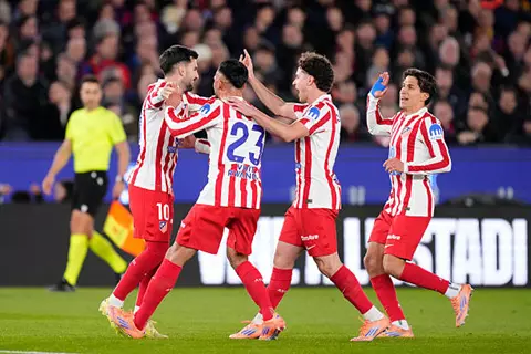 هدف أتلتيكو مدريد الأول أمام برشلونة (أليكس باينا)