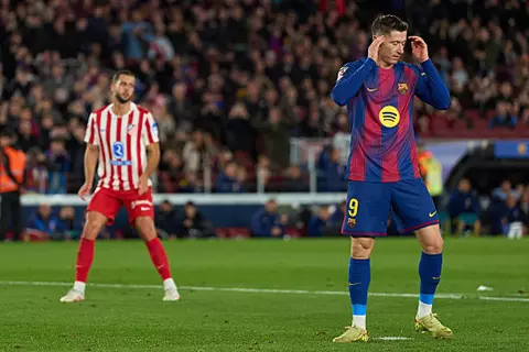 ليفاندوفسكي يهدر ركلة جزاء بشكل غريب أمام أتلتيكو مدريد