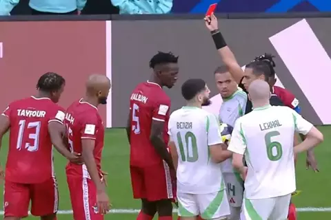 طرد آدم وناس أمام منتخب السودان 