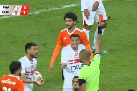 طرد محمود جهاد في مباراة الزمالك وفاركو