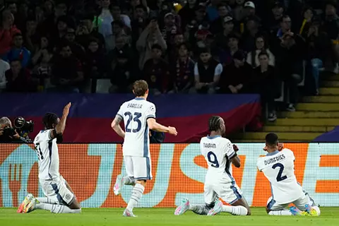هدف إنتر ميلان الثاني أمام برشلونة (دومفريس)